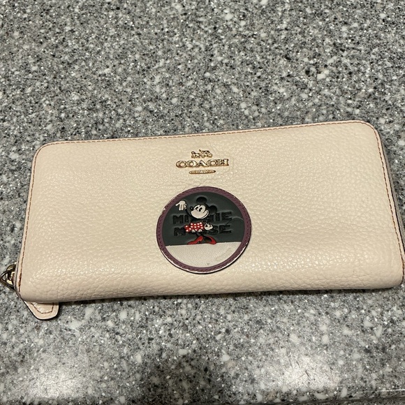 Disney X Coach Minnie  Mouse Slim Accordion Zip Wallet Authentic Coach